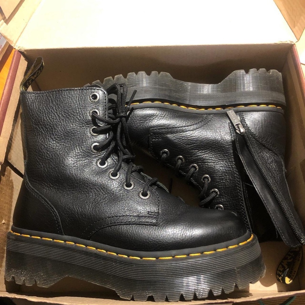 Great Condition Authentic Jadon Pisa Pebbled Dr Martens Size 8